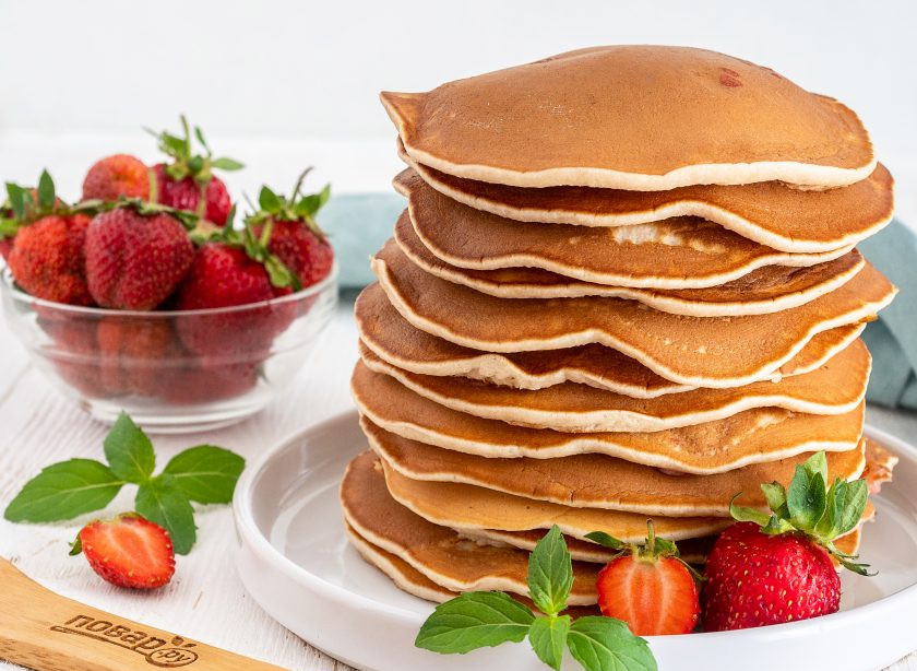 1. Этап. Панкейки с клубникой: Приятного чаепития!