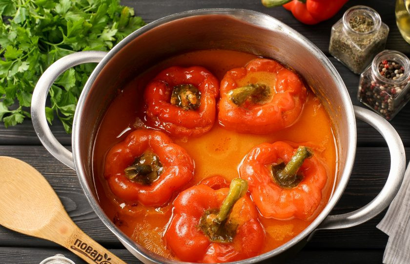 1. Этап. Перцы с фаршем и рисом фаршированные рецепт в кастрюле: Перцы с фаршем и рисом фаршированные в кастрюле готовы.