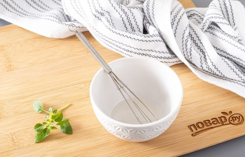 1. Этап. Замороженная тушеная свекла: Смешайте одну чайную ложку 9% уксуса и 1 столовую ложку сахара. Добавьте к свёкле. Уксус сохранит яркий цвет овоща.