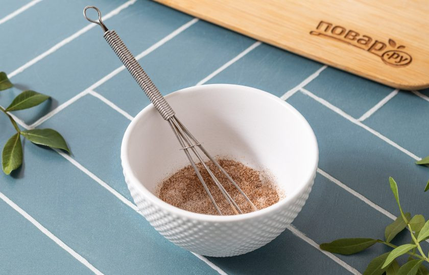 1. Этап. Запеченный грейпфрут: Отдельно смешайте сахар и молотую корицу.