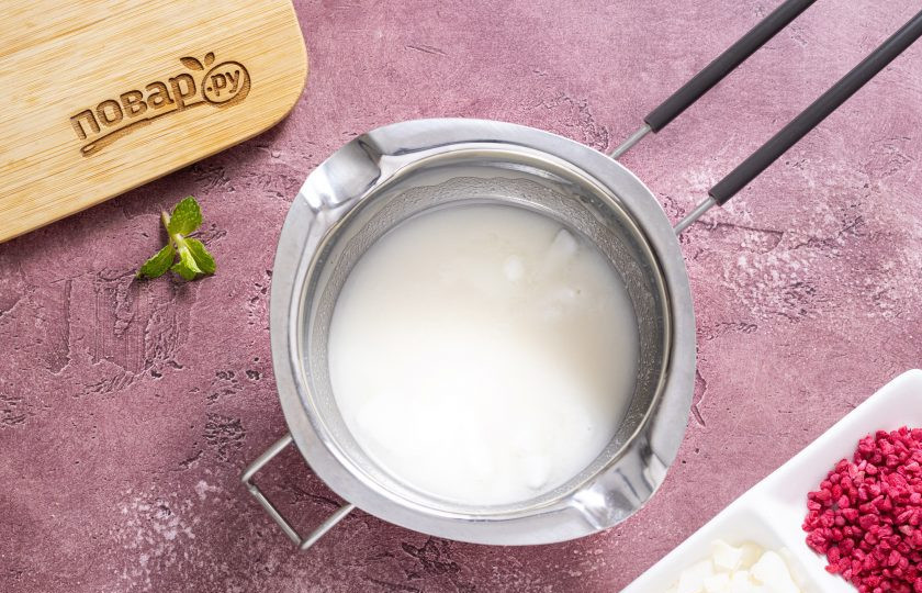 1. Этап. Сырки из зеленой гречки: На водяной бане растопите кокосовый урбеч и кокосовое масло до жидкого состояния.