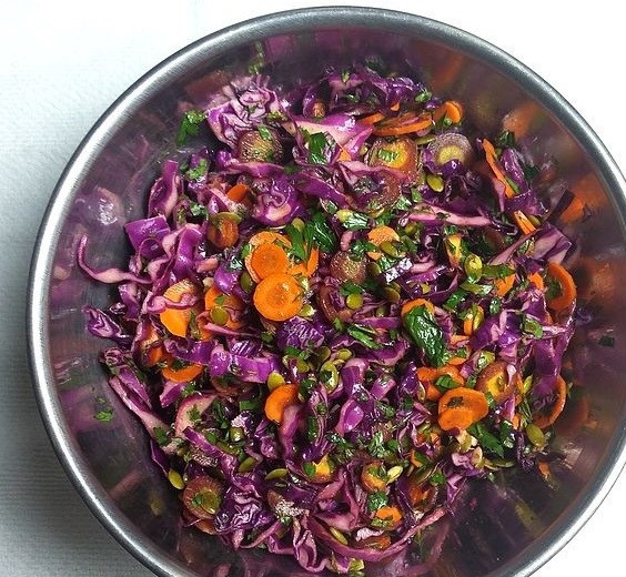 1. Этап. Салат из свежей капусты с уксусом: 5. Готовый салат настаиваю 10-15 минут, а затем подаю к столу.