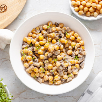 Нут с грибами в сливочном соусе