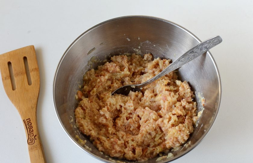 1. Этап. Мясные лукошки: Хорошо все перемешайте.