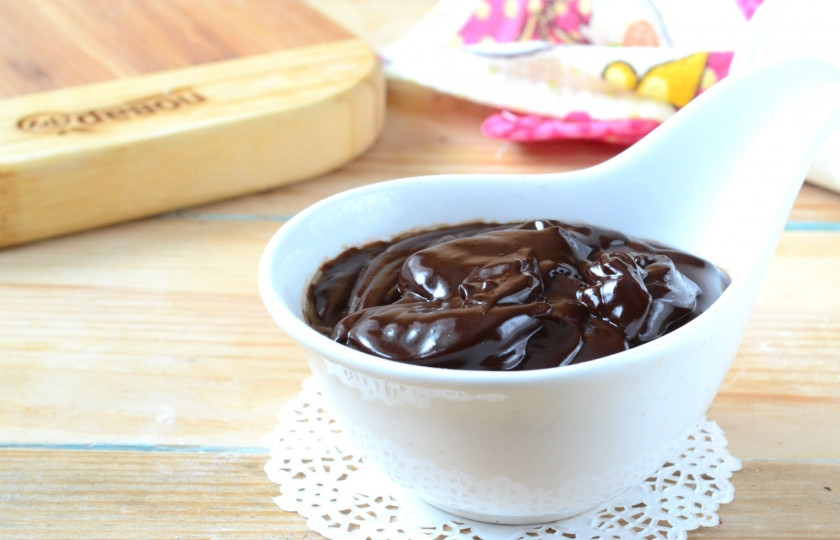 1. Этап. Ганаш: Как видите, крем сразу же стал прям глянцевым, очень красивым, мягким. Даже не хочется им ничего покрывать, съесть бы его просто так ложкой. А почему бы и нет? Посмотрите, как это вкусно!!!