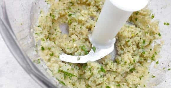 1. Этап. Тефтели в соусе Кефтедес: 2. Измельчите до однородности.