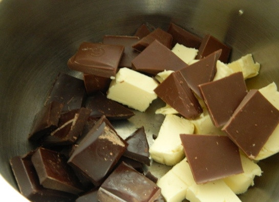 1. Этап. Печенье Rocky Road: 3. Два вида шоколада и масло необходимо растопить на водяной бане.