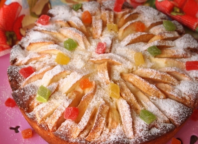 1. Этап. Яблочный пирог с творогом и цукатами: 8. После выпекания сразу не достаю пирог, а оставляю его в духовке на 15 минут, после чего уже вынимаю его и украшаю сахарной пудрой.