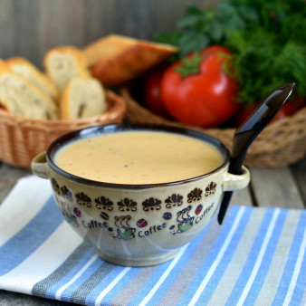 Пикантный суп-пюре с консервированной фасолью