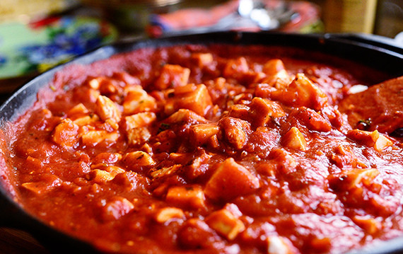 1. Этап. Паста с курицей и моцареллой: Перемешайте, пару минут и соус готов.