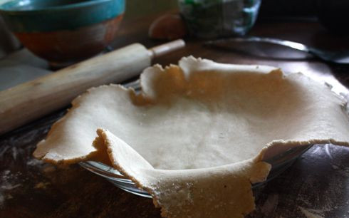 1. Этап. Пирог с лисичками и сыром: 4. Выложить его в жаропрочную форму.