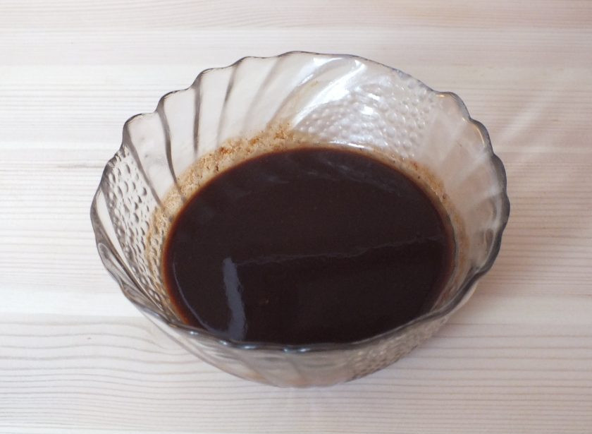 1. Этап. Брауни из фасоли: Растопите вместе масло и шоколад, перемешайте.