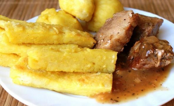 1. Этап. Полента: Выпекаем поленту 20-25 минут при 180 градусах в духовке. Готово! Подавать горячей.