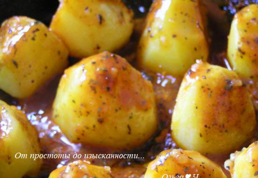 1. Этап. Картофель в томатно-соевом соусе: Полейте соусом, тушите еще 5-7 минут до готовности.