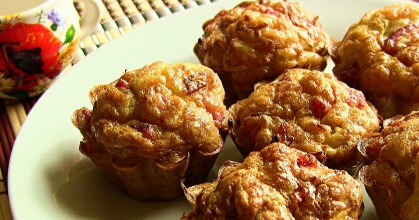 1. Этап. Кексы с капустой и колбасой: 7. Кексы можно кушать как горячими, так и холодными. Приятного аппетита!