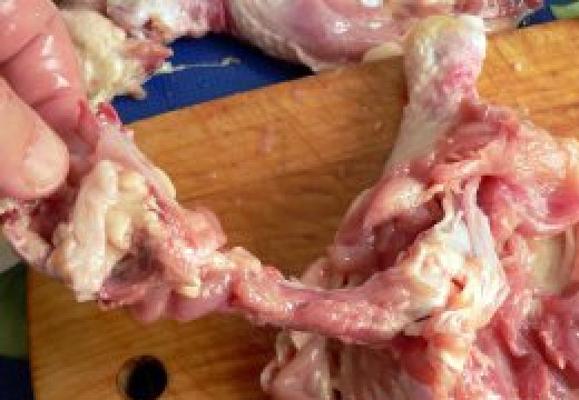 1. Этап. Рулет из куриных окорочков: 2. Проделываем это с каждым окорочком.