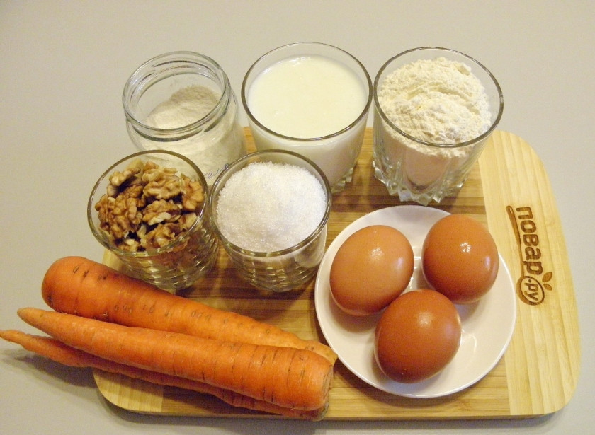 1. Этап. Морковный пирог классический: Подготовьте продукты для пирога. Морковь и грецкие орехи нужно очистить. Приступим!