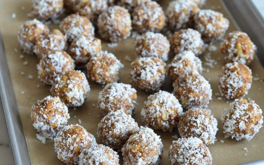 1. Этап. Шарики из овсянки и орехов: 6. Подавайте шарики-конфеты к столу, охладив в холодильнике в течение 30-60 минут. Наслаждайтесь!