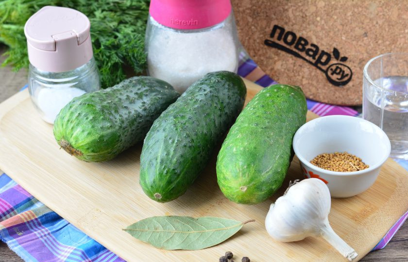 1. Этап. Огурцы с семенами горчицы: Подготовьте все ингредиенты.