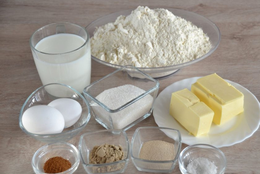 1. Этап. Финские булочки с корицей и кардамоном: Подготовьте ингредиенты.