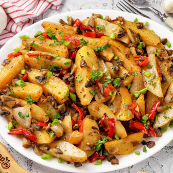 Картофель с грибами и перцем