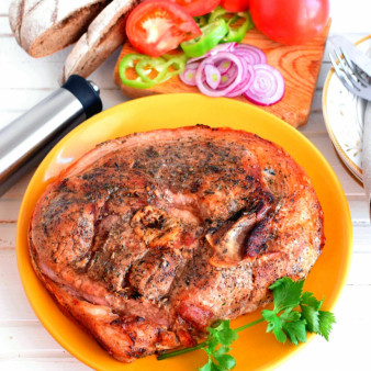 Ароматная свинина в духовке