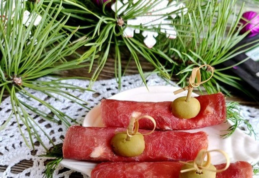 1. Этап. Острые рулетики из сыровяленой индейки: Закуска готова!