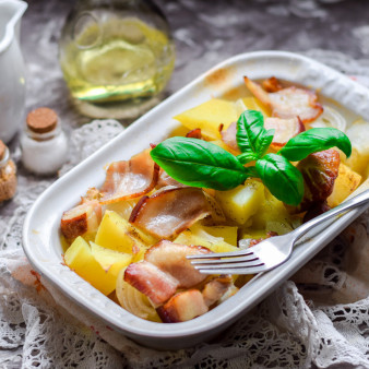 Картошка с копченой грудинкой