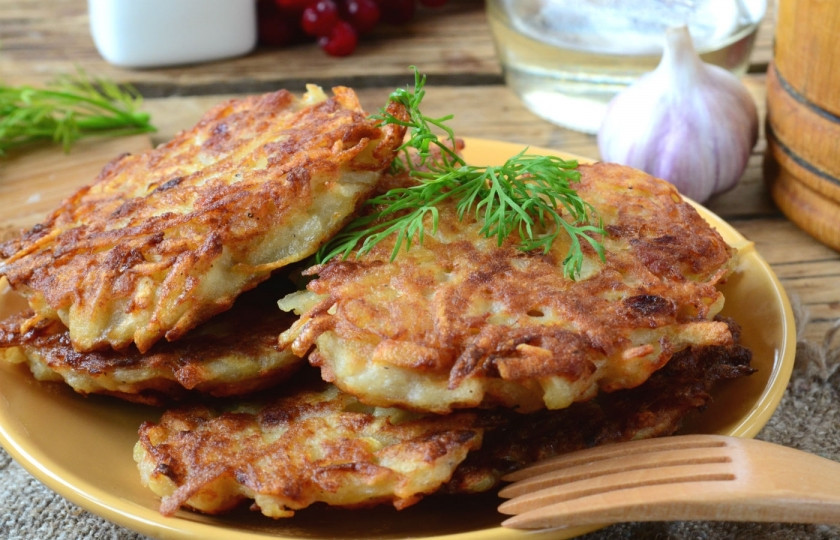 1. Этап. Брамбораки: Брамбораки готовы. Они вкусные и горячими, и холодными. Подавайте брамбораки с любым соусом. Приятного аппетита!