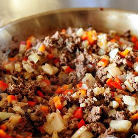 1. Этап. Индейка и салат-латук: Готовьте пару минут помешивая.