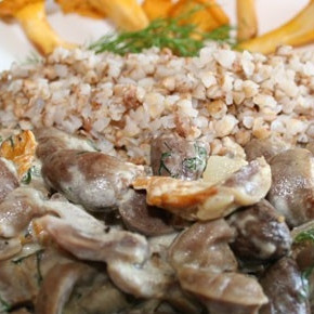 Куриные сердца в сметане