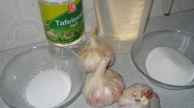 1. Этап. Закатка чеснока: Подготовьте необходимые ингредиенты.