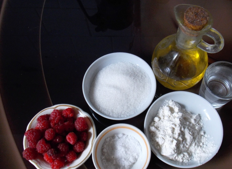 1. Этап. Хрустящие трубочки с малиной: Подготовьте все необходимые ингредиенты.