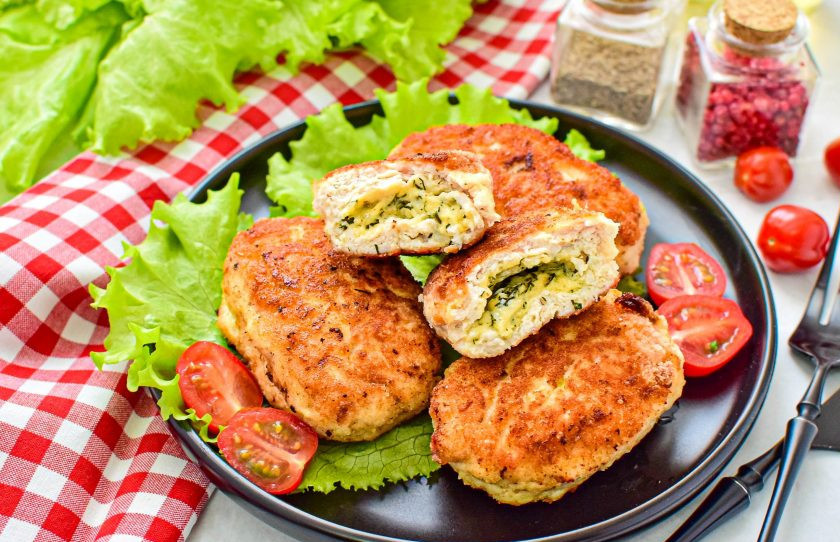 1. Этап. Куриные котлеты с начинкой из сыра и зелени: Куриные котлеты с начинкой готовы!