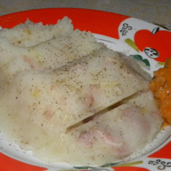 Мятая картошка с тушенкой