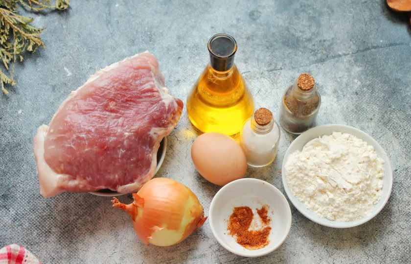 1. Этап. Пельмени из кабана: Подготовьте все необходимые ингредиенты для приготовления пельменей из кабана.