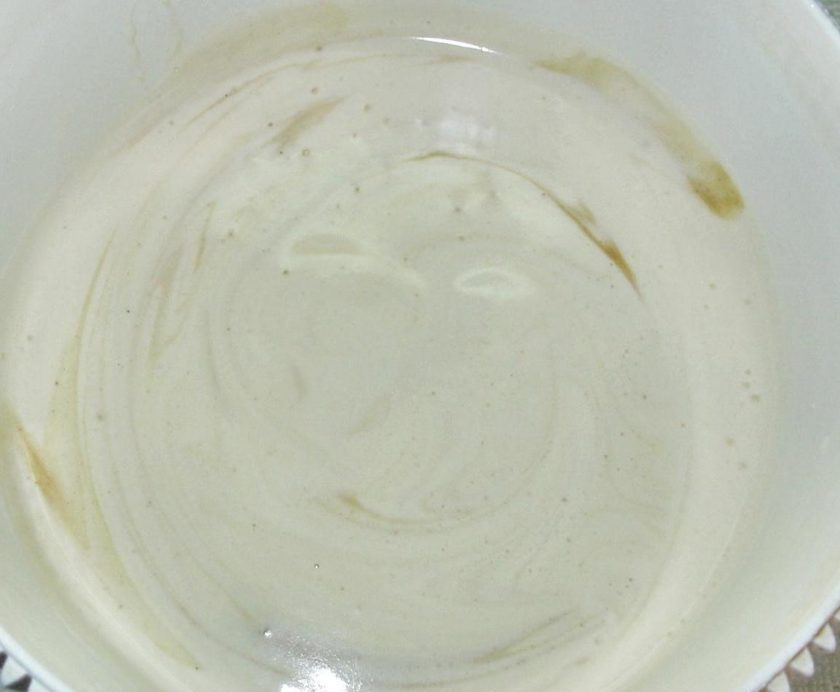 1. Этап. Тирамису Вива Италия: 4. Добавляем 30 мл готового кофе и снова аккуратно перемешиваем.