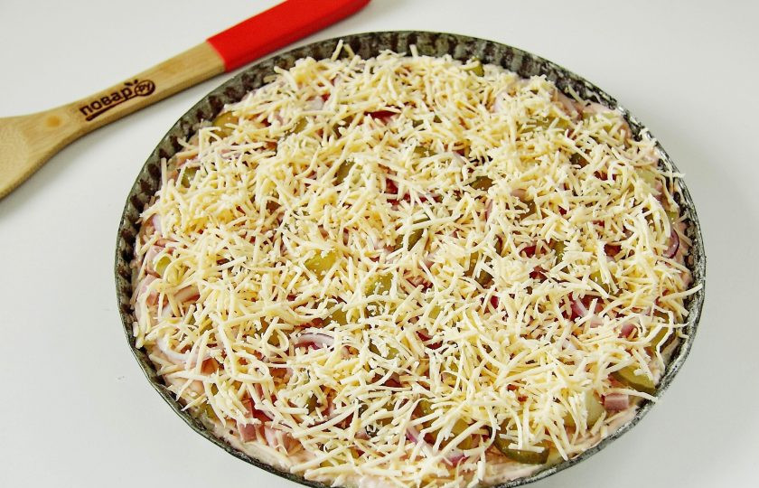 1. Этап. Картофельное тесто для пиццы: Посыпьте начинку тертым сыром. Выпекайте при 180 градусах 30 минут.