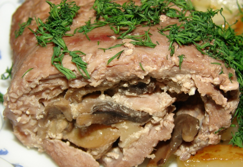 1. Этап. Рулет из индейки в фольге: Наш рулет из индейки в фольге готов! Сочный и нежный, его можно подавать с картофелем. Приятного аппетита!