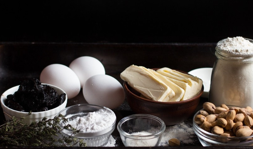 1. Этап. Фунтовый кекс: Подготовьте необходимые ингредиенты.