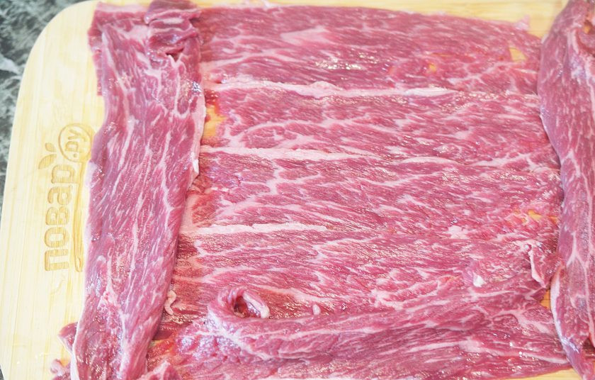 1. Этап. Кололак: 1. Говядину нарежьте тонкими полосками.