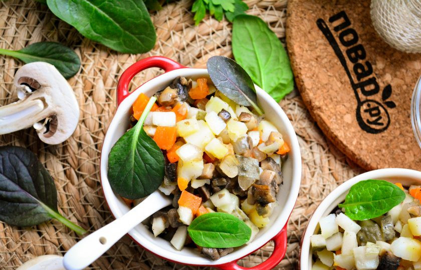 1. Этап. Салат Золушка: Готовое блюдо подавайте к столу.