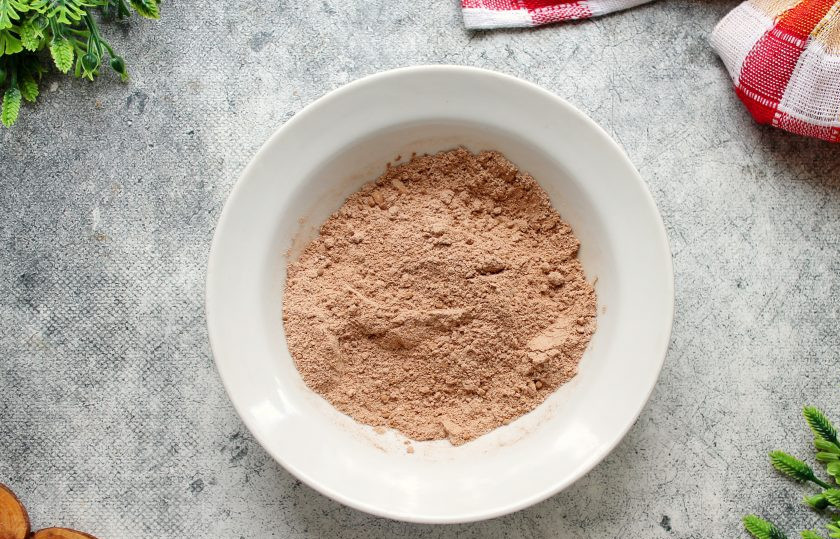 1. Этап. Шоколадные кексы из кокосовой муки: Добавьте в мучную массу кокосовую муку и перемешайте.