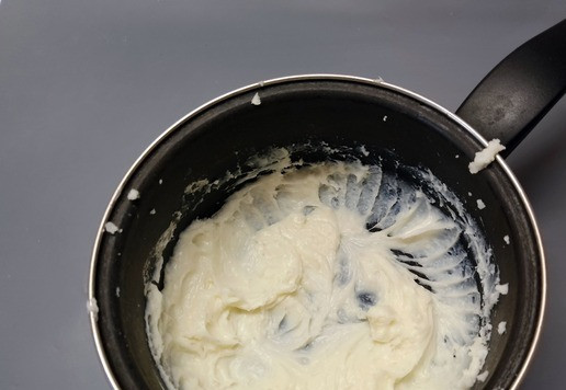 1. Этап. Суфле с творожным сыром: Пробить блендером или взбить миксером.