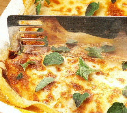 1. Этап. Лазанья с овощами и фаршем: 9. Подаем в горячем виде, нарезав порционно. Приятного аппетита!