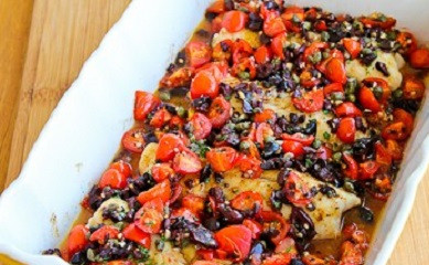 1. Этап. Рыба кусочками, запеченная в духовке: 5. Отправьте форму в разогретую духовку и запекайте около 15-20 минут, в зависимости от размера кусочков, до готовности.