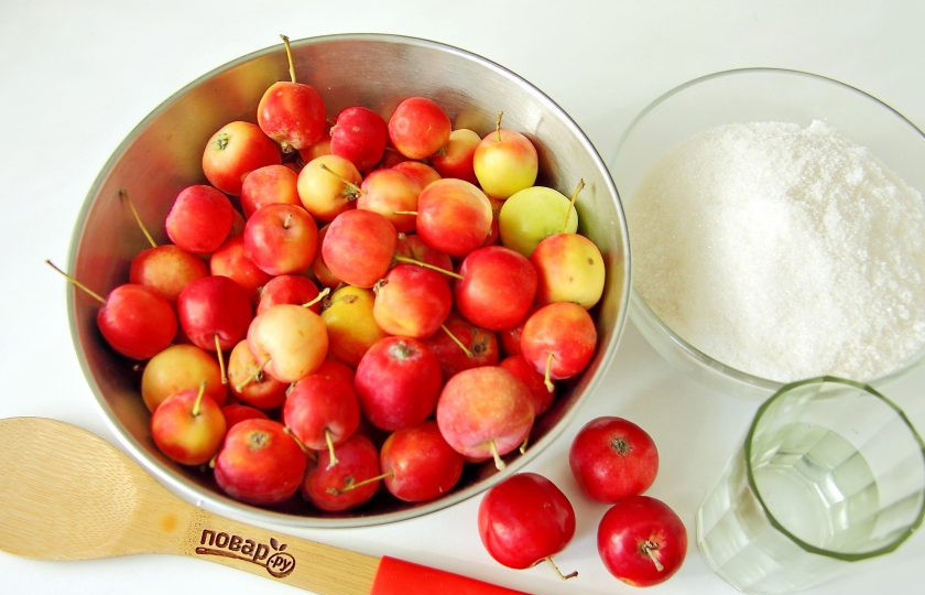 1. Этап. Джем из ранеток: Подготовьте все ингредиенты.