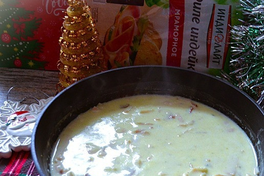 1. Этап. Паста Ёлки-палки: Дать прокипеть пару минут, посолить по вкусу.