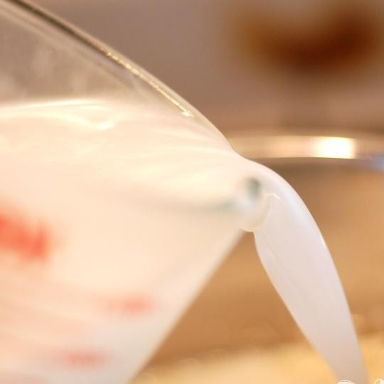 1. Этап. Тайский кокосовый рис: Добавьте кокосовое молоко...