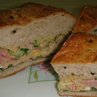 Сэндвич с салатом Ницца